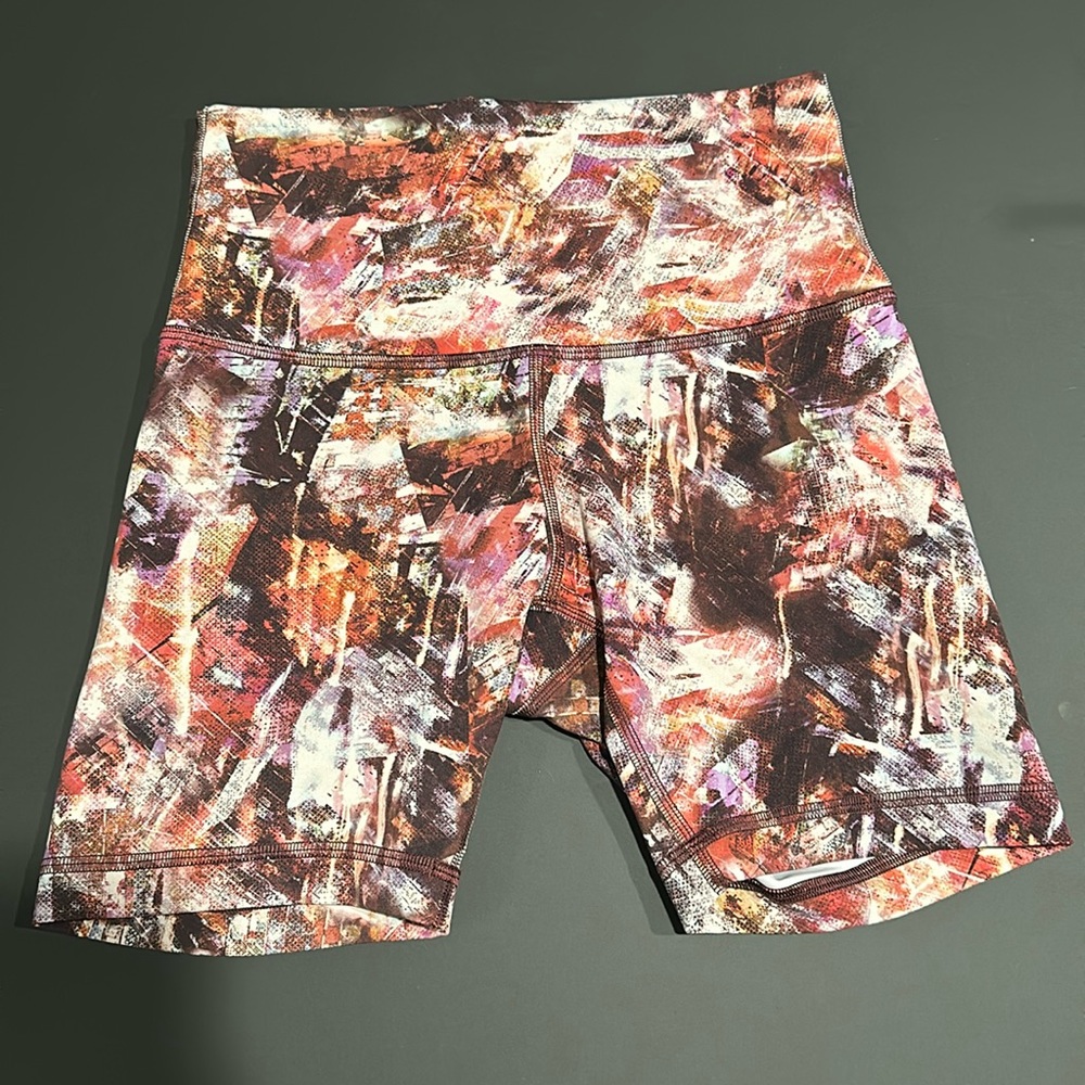 Lululemon Wunder Train High-Rise Short •• Urbantricity Multi